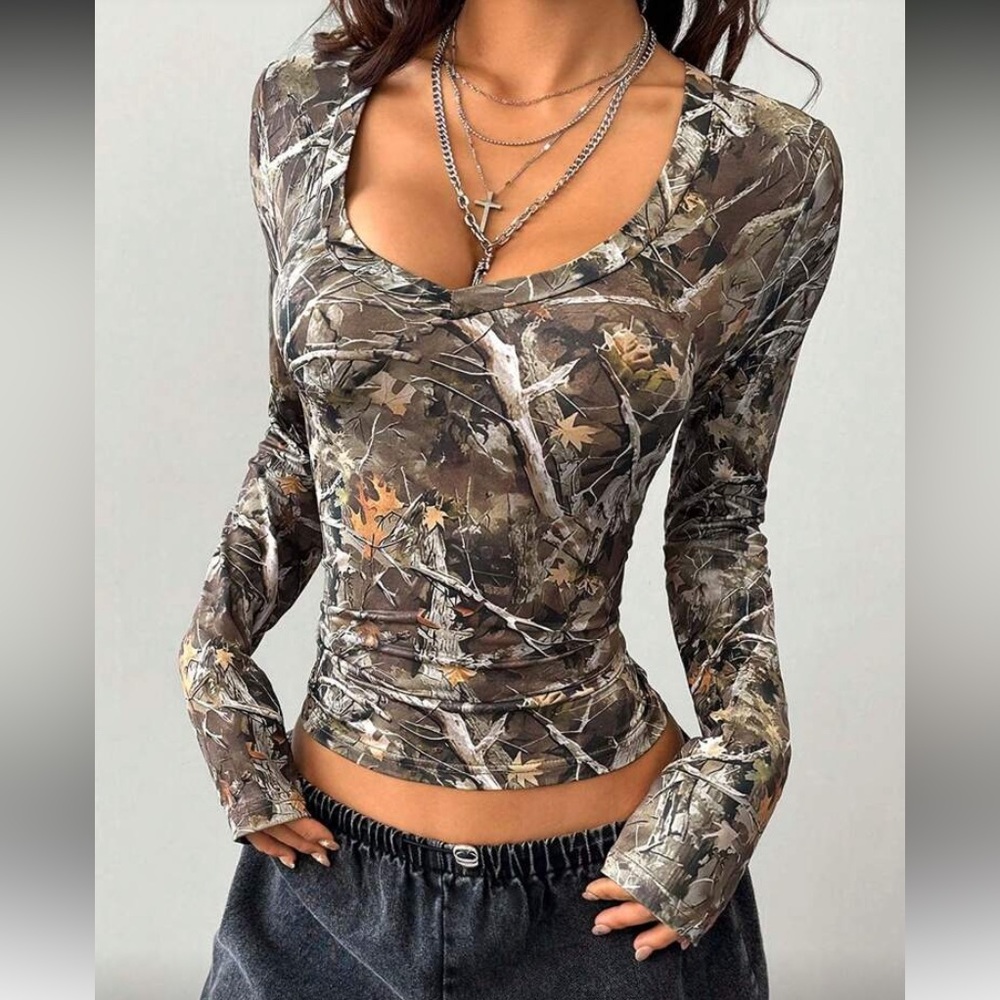 Camouflage V-Neck Long Sleeve Shirt XS
